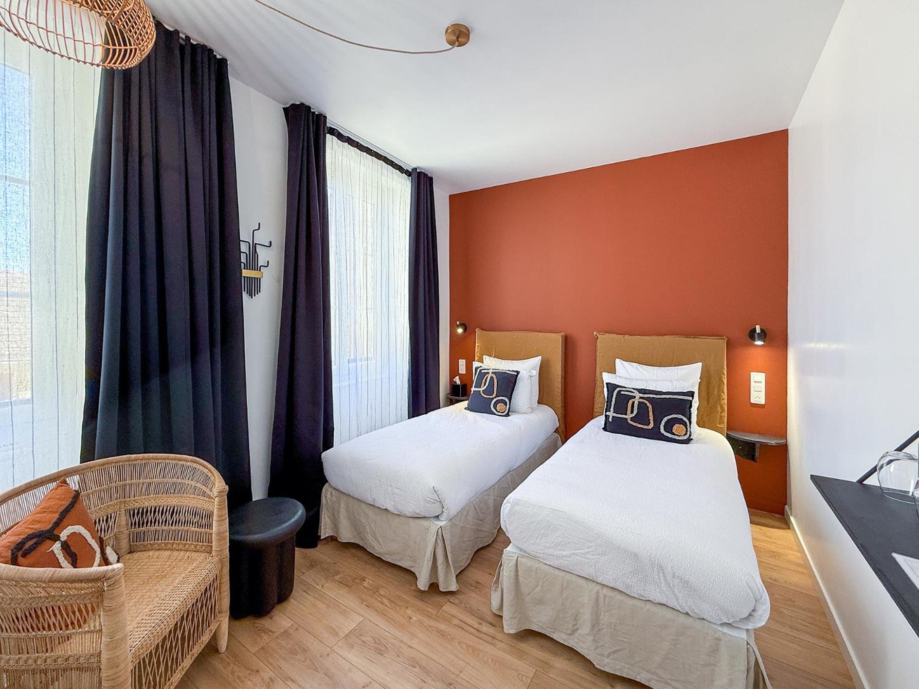 Hotel Du Commerce Cluny Buitenkant foto
